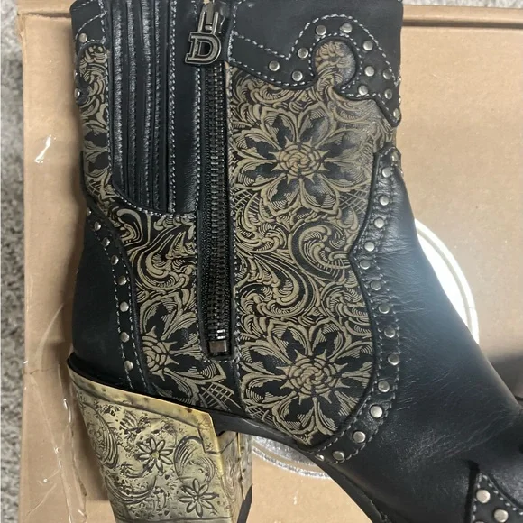 Double D Ranch Black and Silver Heeled Boots - Picture 5 of 12